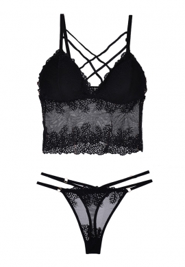 Σετ δαντελωτά εσώρουχα string με bralette